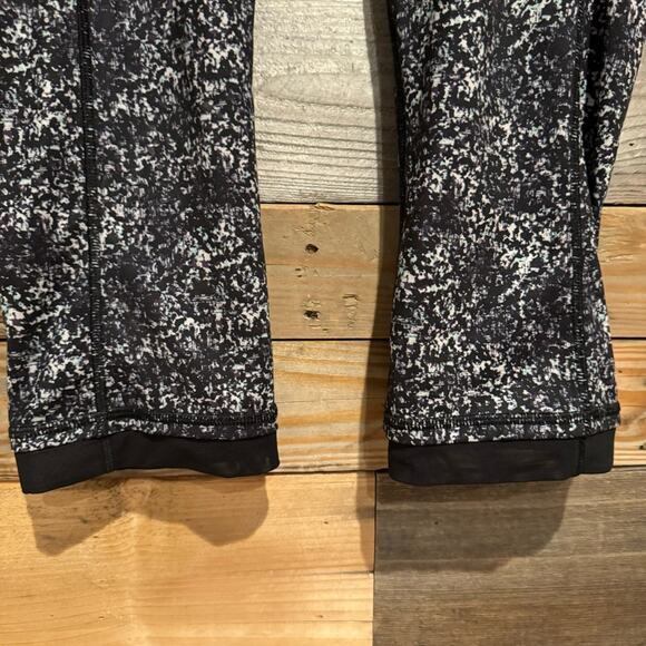 Lululemon Illumina Crop In Rocky Road Sand Dune Ground/Black Size 8 Athletic Gym - Picture 11 of 16